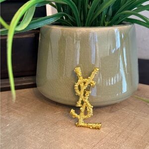 Gold Tone Textured Style Statement Brooch